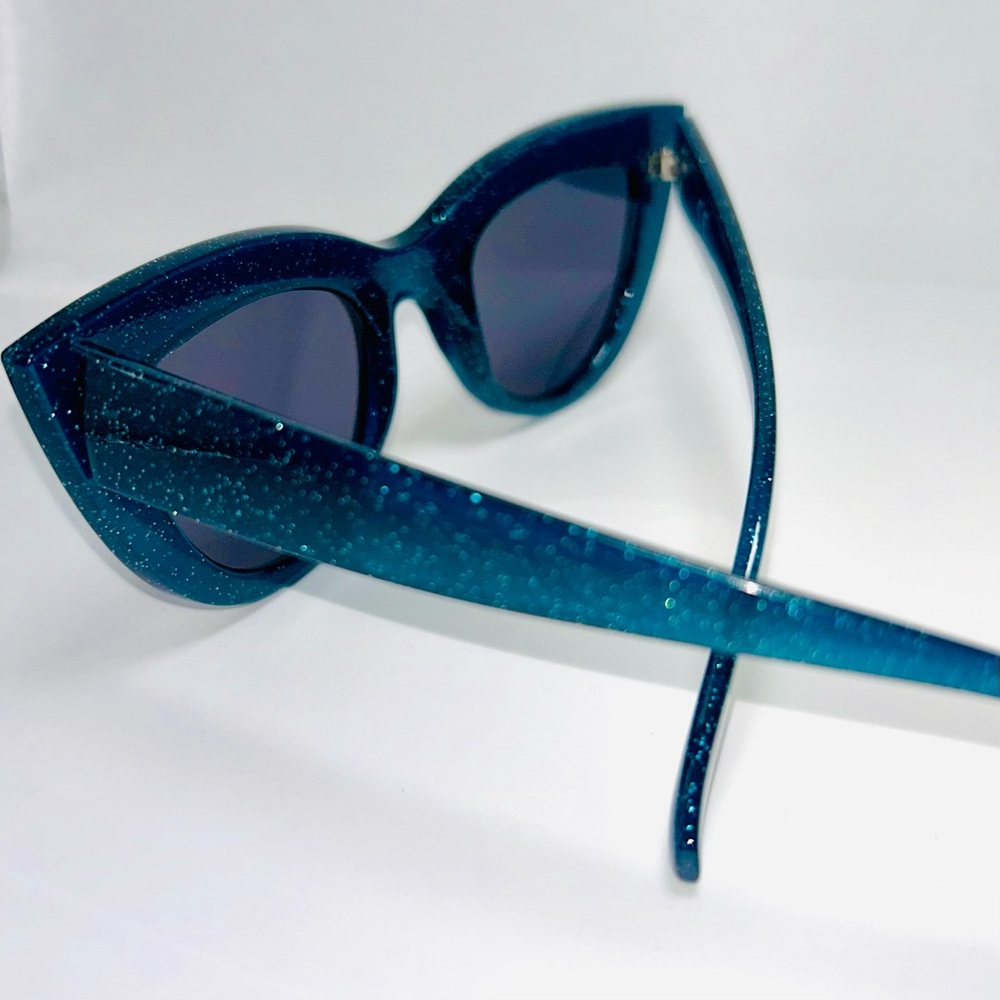 Extravagant Women's Glitter Blue Green Cat-Eye Sunglasses